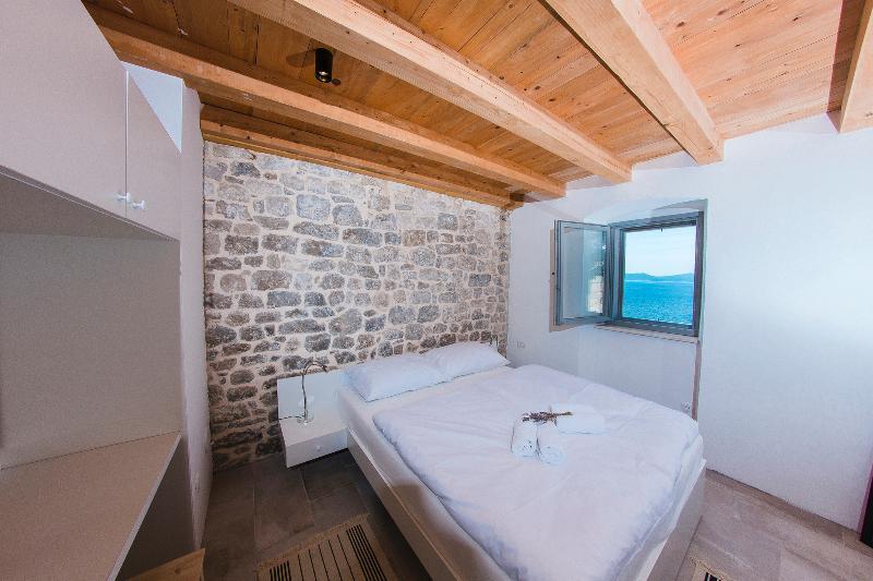Stone Lady - Holiday Home Omis Exterior photo